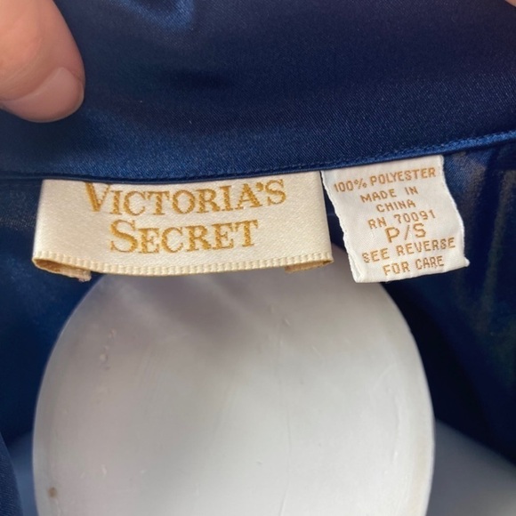 Victoria's Secret | Vintage '90s Gold Label Oversized Silky Button Up Sleep Top - Picture 6 of 7